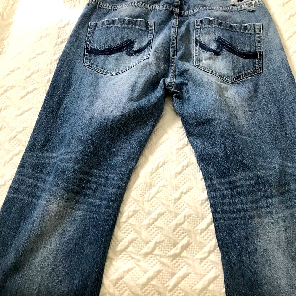 Oleg Cassini slightly Distressed Jeans